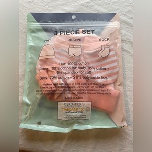 NWT 3 piece set for baby--gloves, socks, and hat